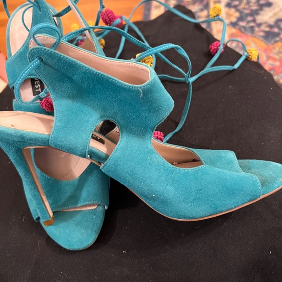 Shoes - Picture 3 of 4